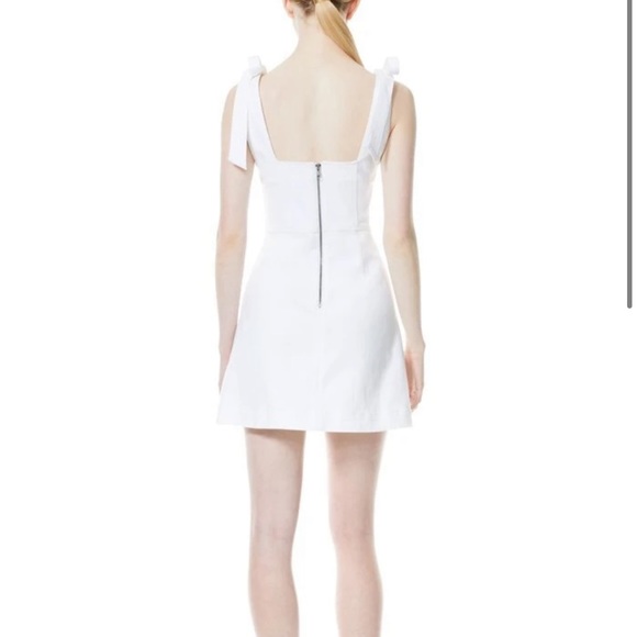 ALICE + OLIVIA - MARYANN TIE SHOULDER MINI DRESS - White Jean Dress Jumper - Picture 8 of 12